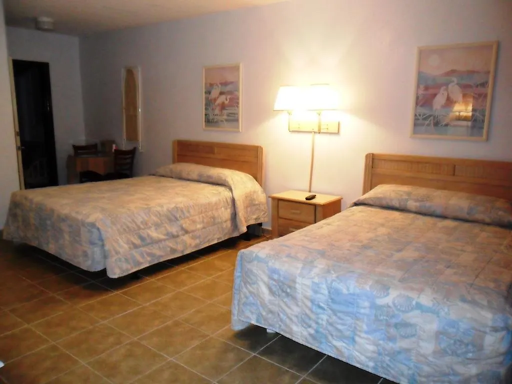 Red Carpet Inn Select - Nassau 2*,
