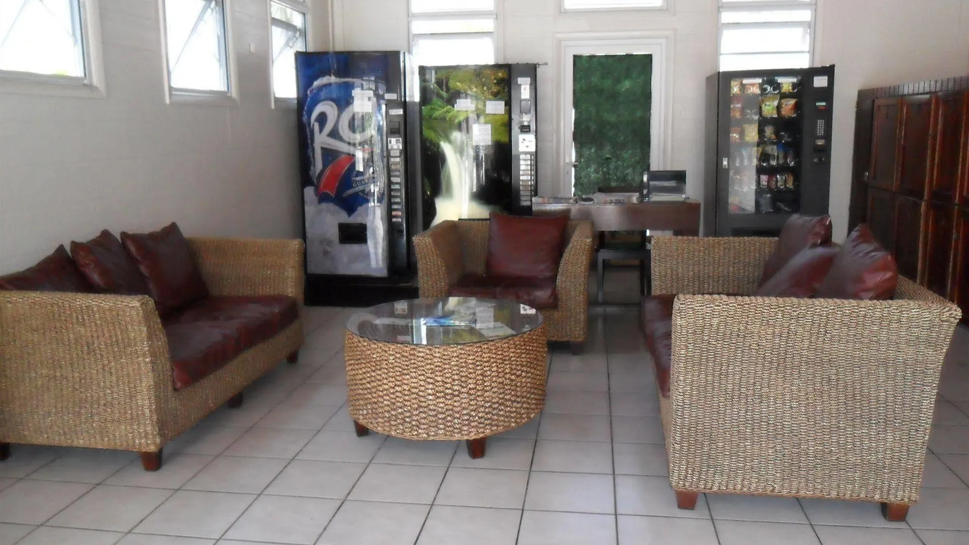 Red Carpet Inn Select - Nassau Bahamas