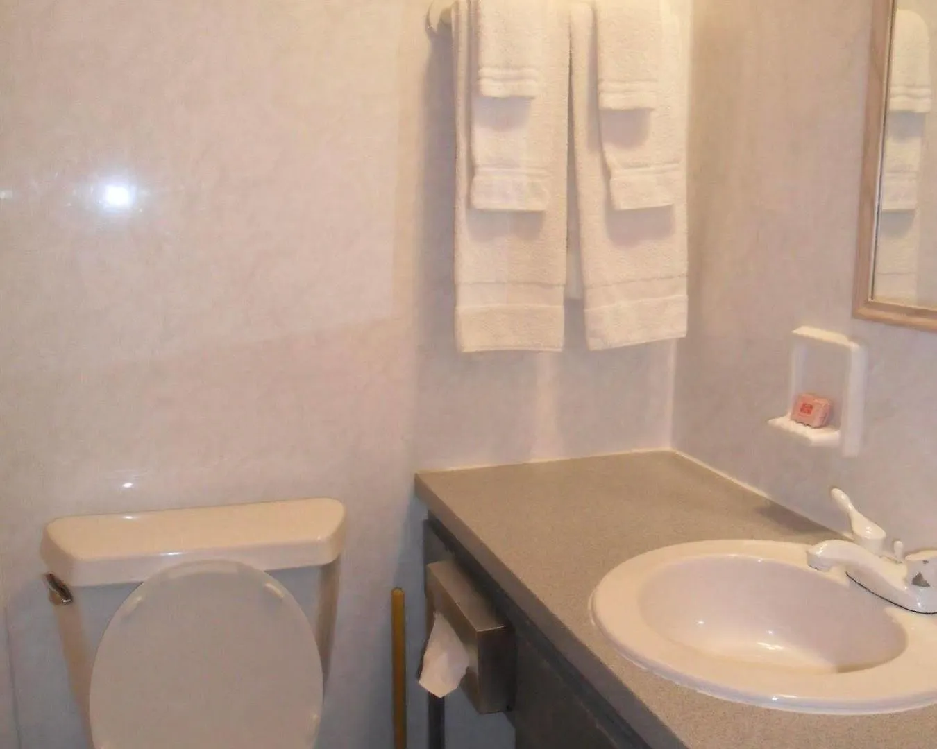 **  Red Carpet Inn Select - Nassau Bahamas