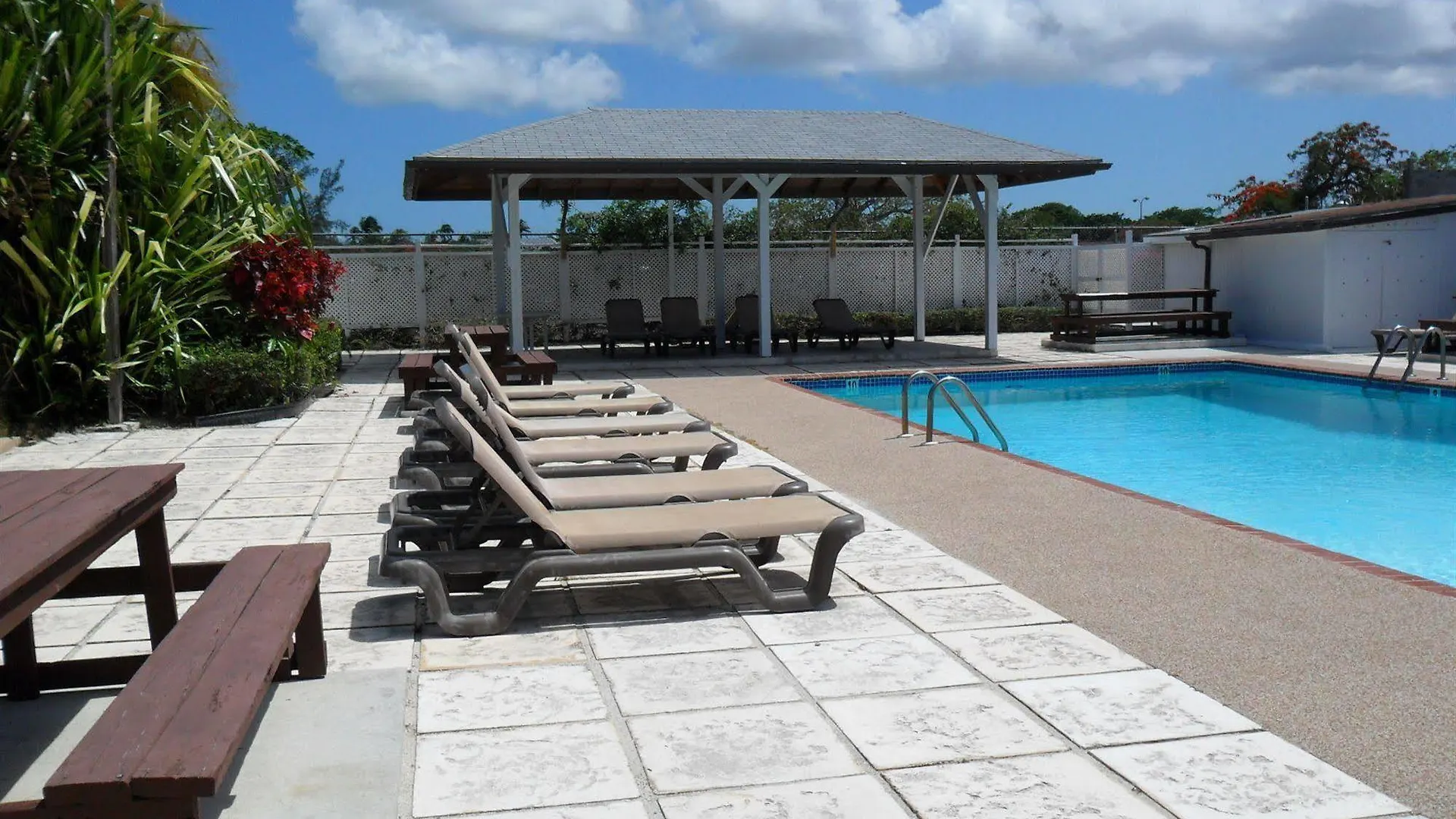 Red Carpet Inn Select - Nassau