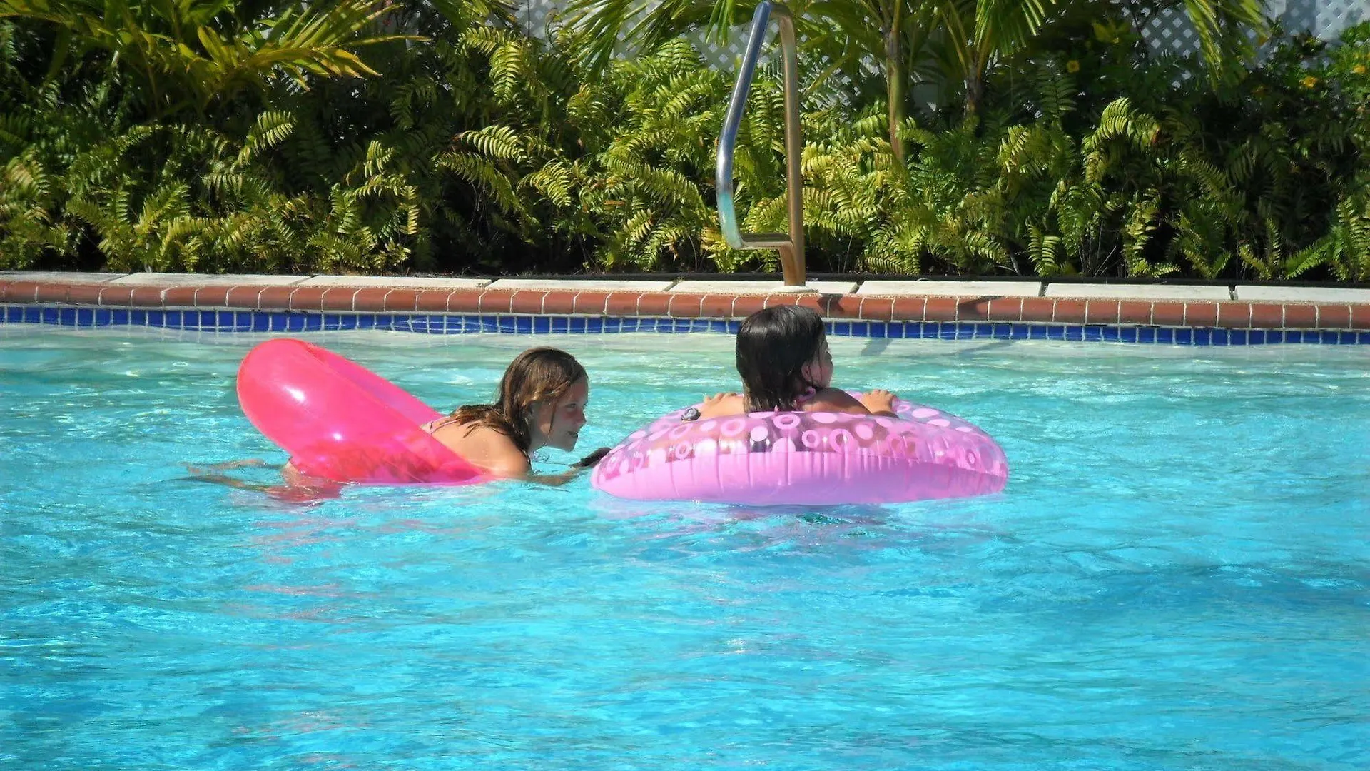 Red Carpet Inn Select - Nassau