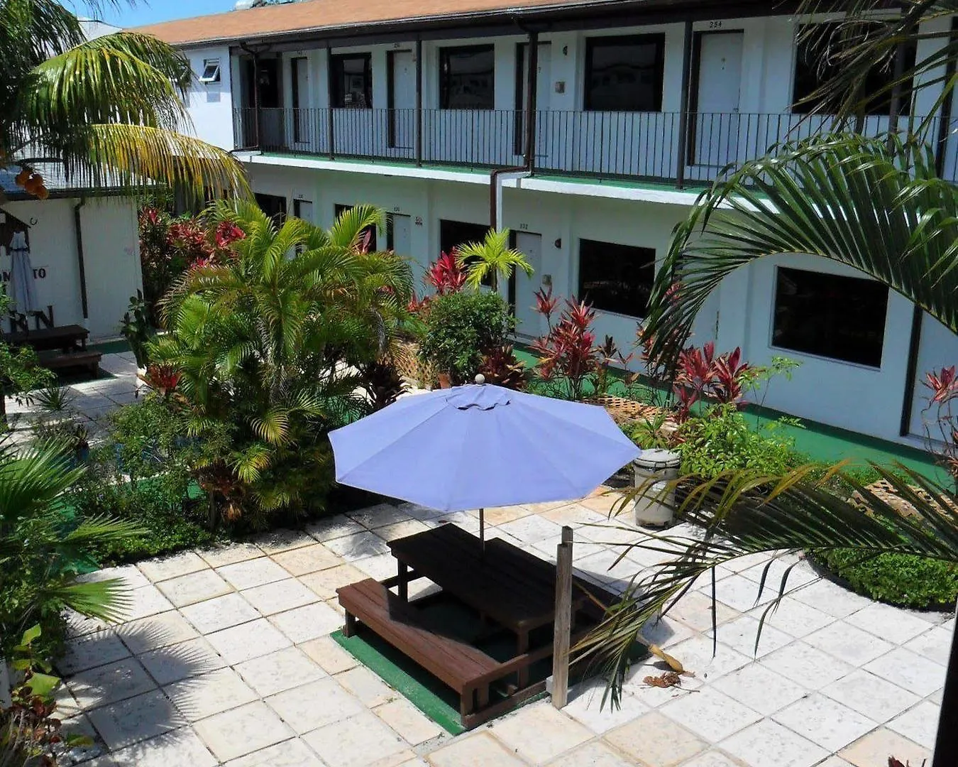 **  Red Carpet Inn Select - Nassau Bahamas