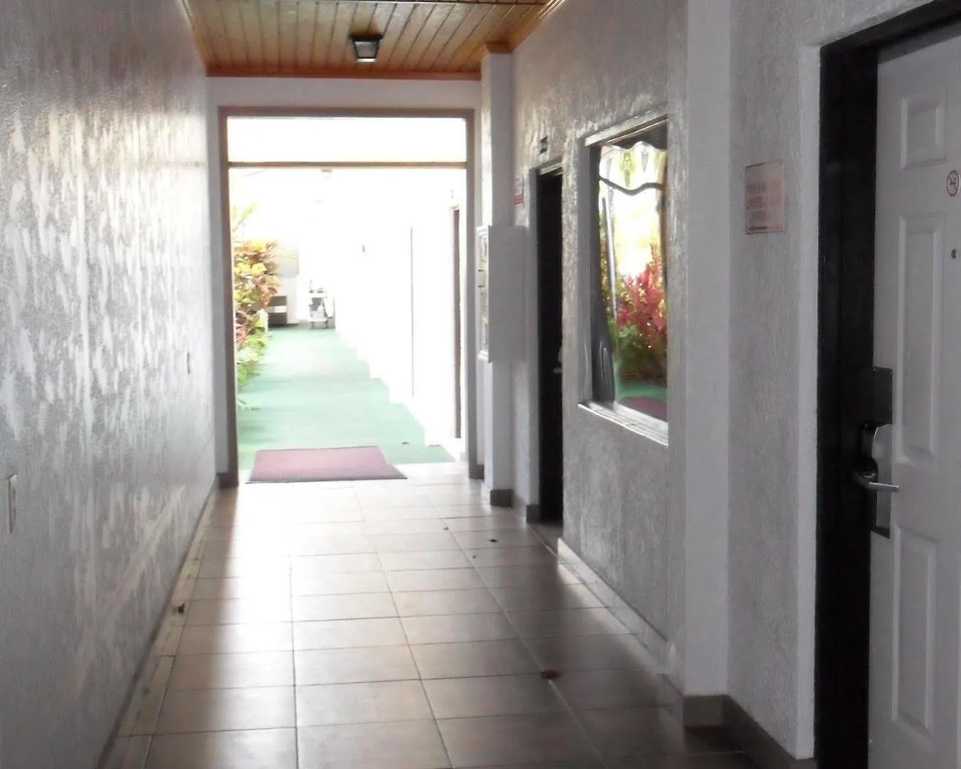 Red Carpet Inn Select - Nassau